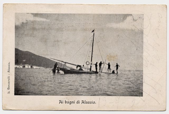FFC016106 Alassio - Panorama dal mare con barca a vela e ...