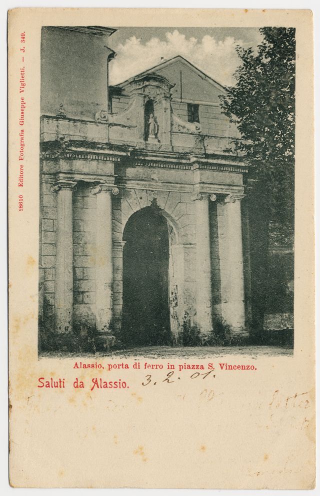 FFC016115 Alassio - Porta di ferro in piazza S. Vincenzo