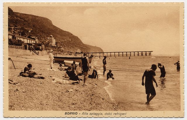 FFC016228 Borgio Verezzi - Veduta della spiaggia con i ba...